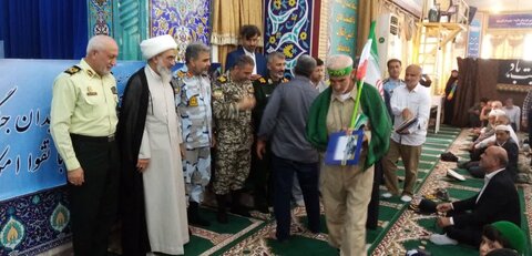 تصاویر/ تقدیر از ایثارگران و جانبازان بوشهری به مناسبت سوم خرداد در نمازجمعه امروز بوشهر