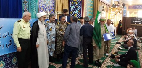 تصاویر/ تقدیر از ایثارگران و جانبازان بوشهری به مناسبت سوم خرداد در نمازجمعه امروز بوشهر