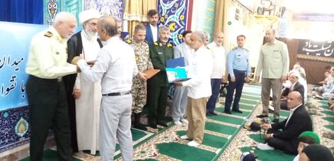 تصاویر/ تقدیر از ایثارگران و جانبازان بوشهری به مناسبت سوم خرداد در نمازجمعه امروز بوشهر