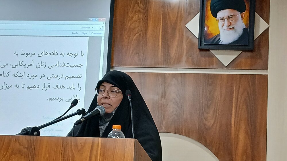 تصویر کلیشه‌ای زن آمریکایی مانع اصلی برقراری ارتباط فرهنگی و دینی با آمریکا است