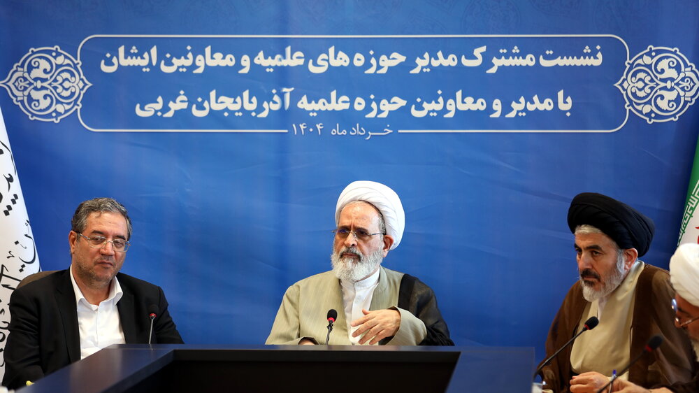 تصاویر/ جلسه مشترک مدیر حوزه های علمیه و معاونین ایشان با امام جمعه و استاندار استان آذربایجان غربی