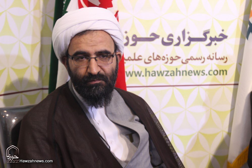 با خائنین و جاسوسان داخلی به طور قاطع و علنی برخورد شود
