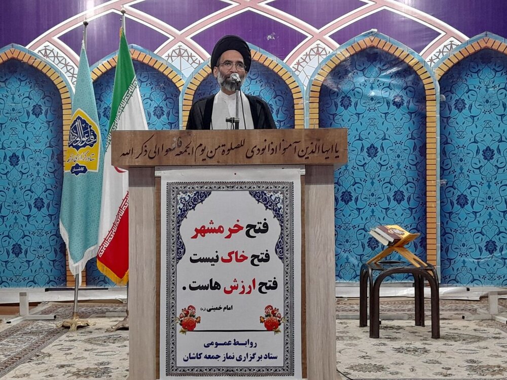 فعالان رسانه‌ای در برابر جبهه رسانه‌ای باطل مقاومت کنند