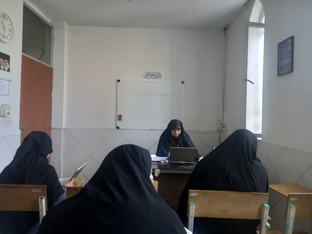 برگزاری نشست و مسابقه درباره جمعیت و اهمیت خانواده در مؤسسه قرآنی بشری در ساوه