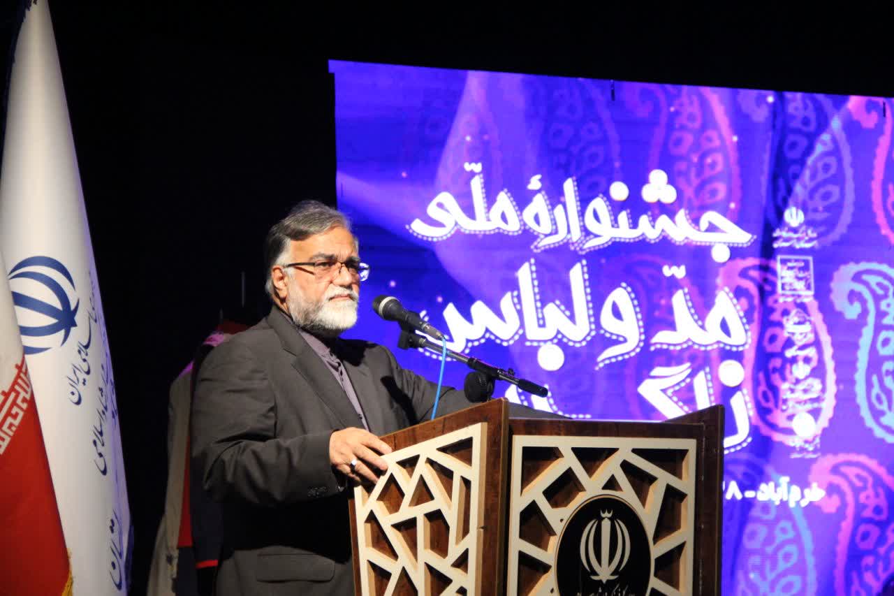 تأکید استفاده از ظرفیت پوشاک بومی به عنوان الگوهای الهام بخش