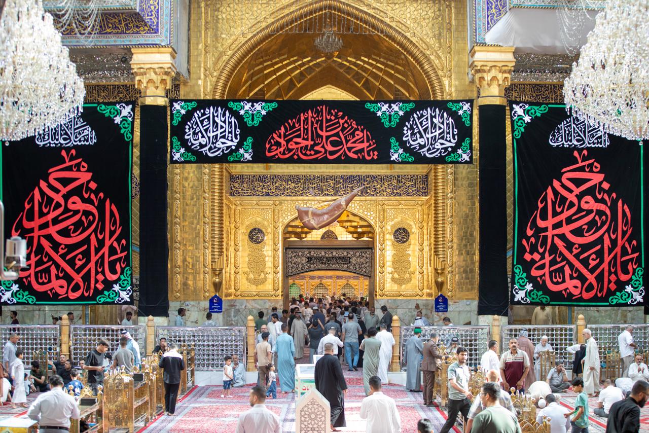 بالصور/ لافتات الحزن والأسى تكسو العتبة العباسية قبيل ذكرى شهادة جواد الأئمة (عليه السلام)