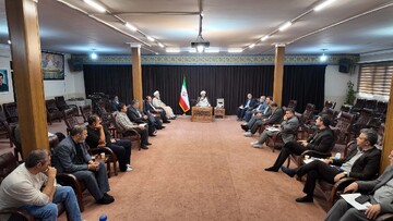 تصاویر / بررسی مشکلات رانندگان تاکسی ون همدان با حضور امام جمعه همدان