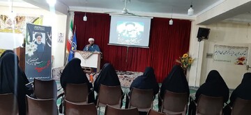 عرفان و معنویت در خلوت با خدا و خدمت به خلق خلاصه می‌شود