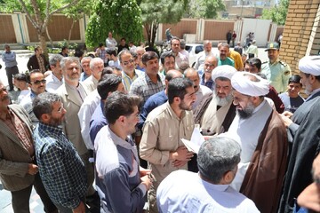 فیلم | واکنش امام جمعه همدان به درخواست عده‌ای از نمازگزاران