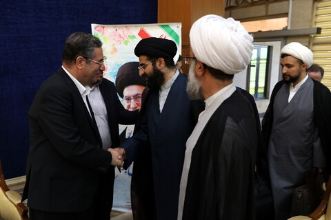 تصاویر / استقبال نماینده ولی فقیه و استاندار آذربایجان غربی از آیت الله اعرافی و معاونین