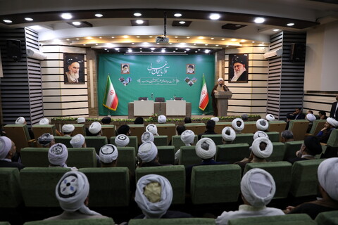 تصاویر/ نشست مدیر حوزه های علمیه با علمای ادیان و مذاهب استان آذربایجان غربی