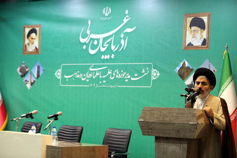 تصاویر/ نشست مدیر حوزه های علمیه با علمای ادیان و مذاهب استان آذربایجان غربی