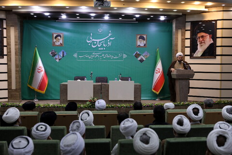 تصاویر/ نشست مدیر حوزه های علمیه با علمای ادیان و مذاهب استان آذربایجان غربی