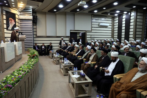 تصاویر/ نشست مدیر حوزه های علمیه با علمای ادیان و مذاهب استان آذربایجان غربی