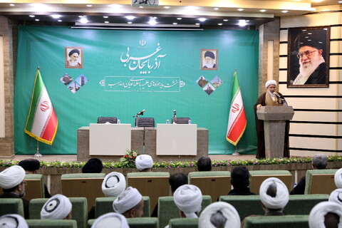 تصاویر/ نشست مدیر حوزه های علمیه با علمای ادیان و مذاهب استان آذربایجان غربی