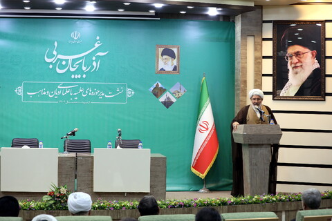 تصاویر/ نشست مدیر حوزه های علمیه با علمای ادیان و مذاهب استان آذربایجان غربی