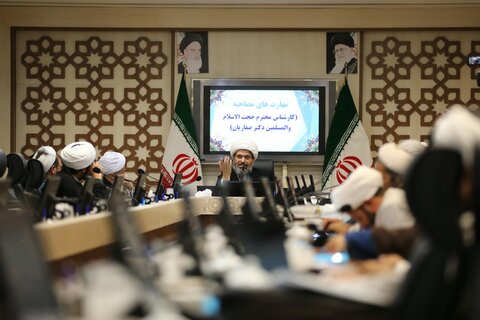 جلسه آموزشی اساتید مصاحبه داوطلبان ورودی