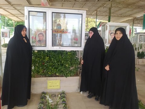 تصاویر/مراسم عطر افشانی مزار شهیدان عملیات بیت المقدس شهرستان محلات به مناسبت سالروز آزادسازی خرمشهر