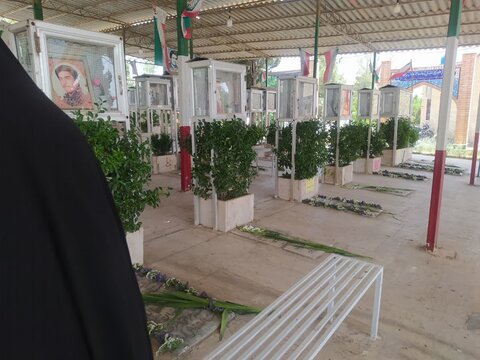 تصاویر/مراسم عطر افشانی مزار شهیدان عملیات بیت المقدس شهرستان محلات به مناسبت سالروز آزادسازی خرمشهر