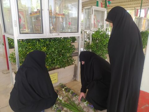 تصاویر/مراسم عطر افشانی مزار شهیدان عملیات بیت المقدس شهرستان محلات به مناسبت سالروز آزادسازی خرمشهر