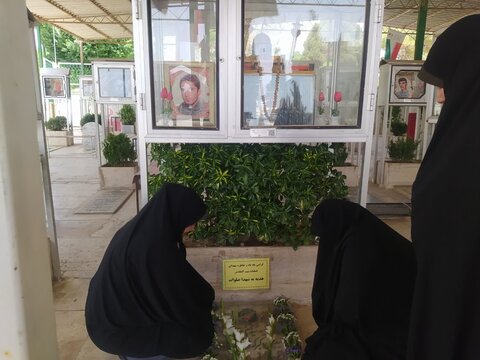 تصاویر/مراسم عطر افشانی مزار شهیدان عملیات بیت المقدس شهرستان محلات به مناسبت سالروز آزادسازی خرمشهر