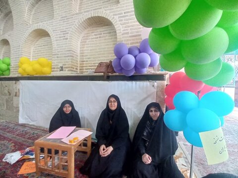 تصاویر/برگزاری غرفه جوانی جمعیت توسط مدرسه علمیه فاطمه الزهرا ساوه