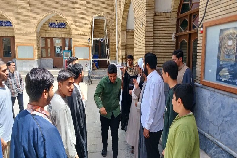 اعزام طلاب حافظ قرآن کرمانشاهی به مسابقات سراسری در قم+عکس