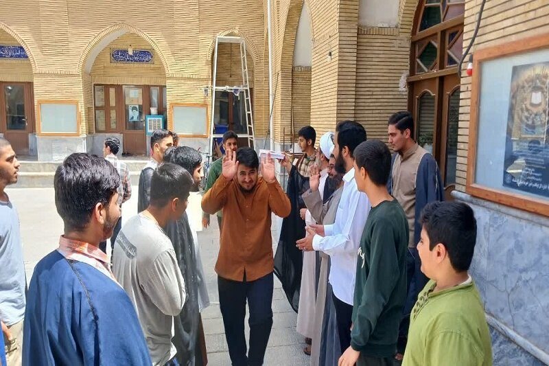 اعزام طلاب حافظ قرآن کرمانشاهی به مسابقات سراسری در قم+عکس