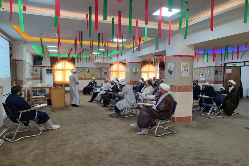 دوره تربیت مربی خانواده در حوزه‌ علمیه کرمانشاه برگزار شد+ تصاویر