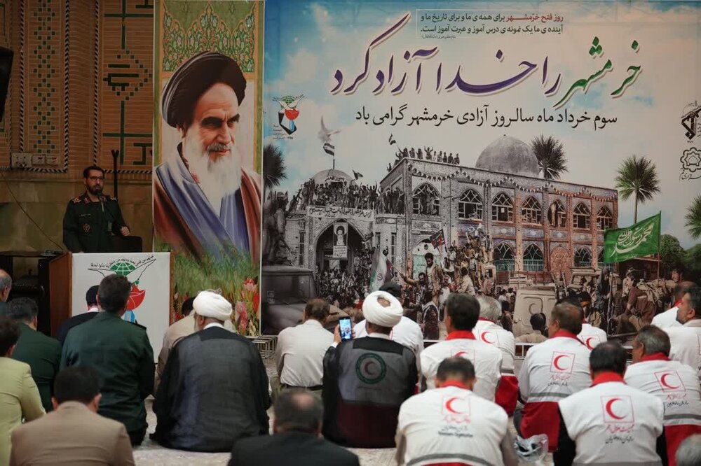 غبارروبی و عطرافشانی مزار شهدای آزادسازی خرمشهر / کبیری‌پور: خرمشهرها در پیش است