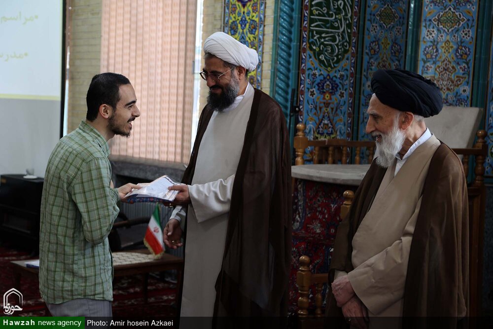 تصاویر / تجلیل از طلاب برتر مدرسه علمیه آیت الله آخوند(ره) همدان