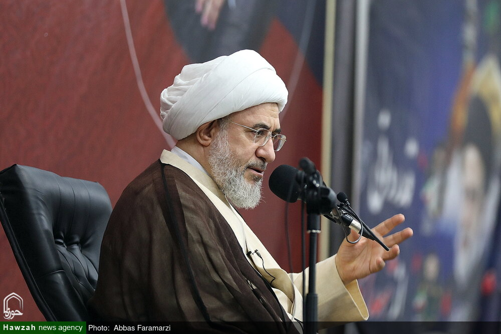 Ayatollah Araki en la Escuela Teológica Feizieh: El mártir Raisi es un modelo vivo de gestión islámica/ Los cinco principios de gestión del mártir presidente
