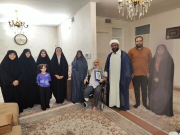 تصاویر / تجلیل از پیرمجاهدان دفاع مقدس توسط طلاب مدرسه علمیه الزهرا (س) اراک