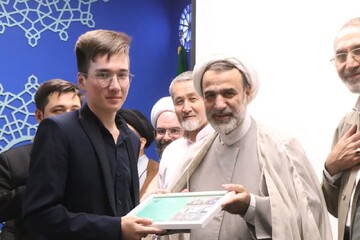 تکریم خادمین قرآنِ مکتب قرآن سیدالمرسلین(ص)