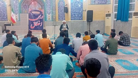 تصاویر/ درس اخلاق طلاب مدرسه علمیه مولود کعبه (ع)