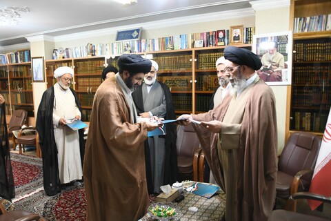 تصاویر|دیدار اعضای دبیرخانه «حوزه پیشرو و سرآمد» حوزه علمیه اصفهان با امام جمعه