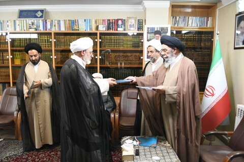 تصاویر|دیدار اعضای دبیرخانه «حوزه پیشرو و سرآمد» حوزه علمیه اصفهان با امام جمعه