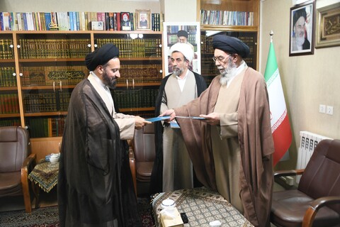 تصاویر|دیدار اعضای دبیرخانه «حوزه پیشرو و سرآمد» حوزه علمیه اصفهان با امام جمعه