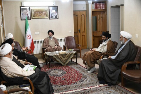 تصاویر|دیدار اعضای دبیرخانه «حوزه پیشرو و سرآمد» حوزه علمیه اصفهان با امام جمعه