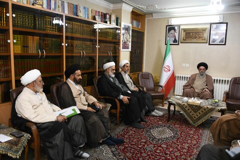 تصاویر|دیدار اعضای دبیرخانه «حوزه پیشرو و سرآمد» حوزه علمیه اصفهان با امام جمعه