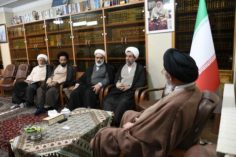 تصاویر|دیدار اعضای دبیرخانه «حوزه پیشرو و سرآمد» حوزه علمیه اصفهان با امام جمعه