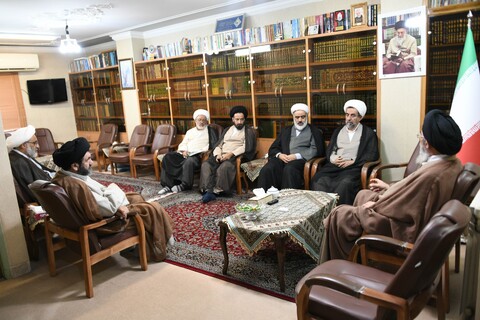 تصاویر|دیدار اعضای دبیرخانه «حوزه پیشرو و سرآمد» حوزه علمیه اصفهان با امام جمعه