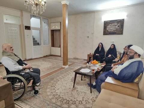 تصاویر /تجلیل از پیرمجاهدان دفاع مقدس توسط طلاب مدرسه علمیه الزهرا (س) اراک