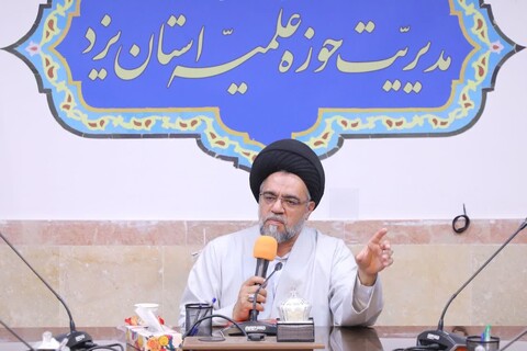 برگزاری نشست آموزشی مبلغات امین حوزه علمیه استان یزد با موضوع آشنایی با قوانین کیفری