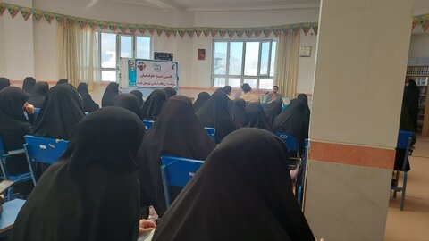 تصاویر/ نشست جهاد تبیین در مدرسه علمیه فاطمیه نقده
