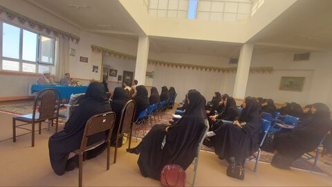 تصاویر/ نشست جهاد تبیین در مدرسه علمیه فاطمیه نقده