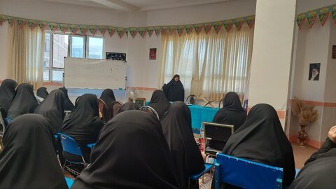 تصاویر/ نشست جهاد تبیین در مدرسه علمیه فاطمیه نقده