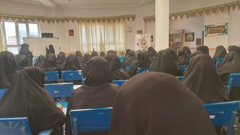تصاویر/ نشست جهاد تبیین در مدرسه علمیه فاطمیه نقده
