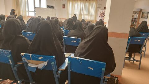 تصاویر/ نشست جهاد تبیین در مدرسه علمیه فاطمیه نقده