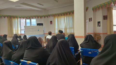 تصاویر/ نشست جهاد تبیین در مدرسه علمیه فاطمیه نقده